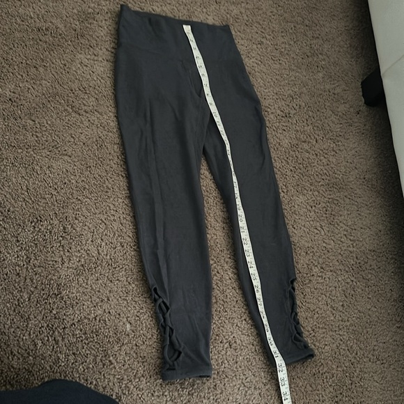 Old Navy Gray Leggings with Cutouts Size Small - Picture 4 of 10